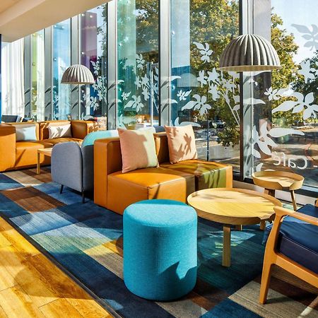Ibis Budget London Heathrow Central Хаунслоу Екстериор снимка