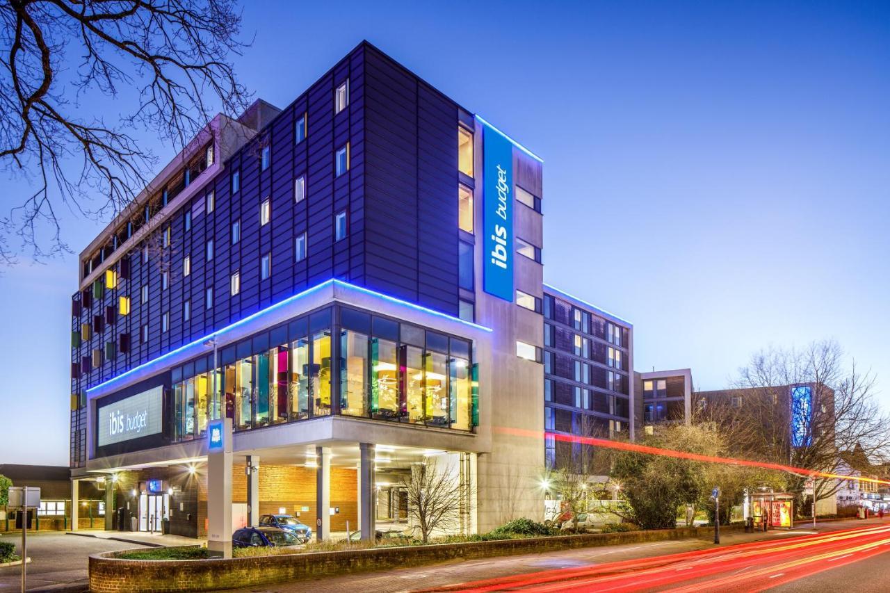 Ibis Budget London Heathrow Central Хаунслоу Екстериор снимка