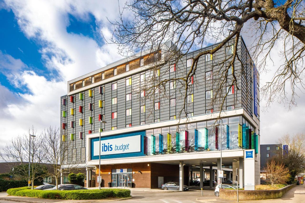 Ibis Budget London Heathrow Central Хаунслоу Екстериор снимка