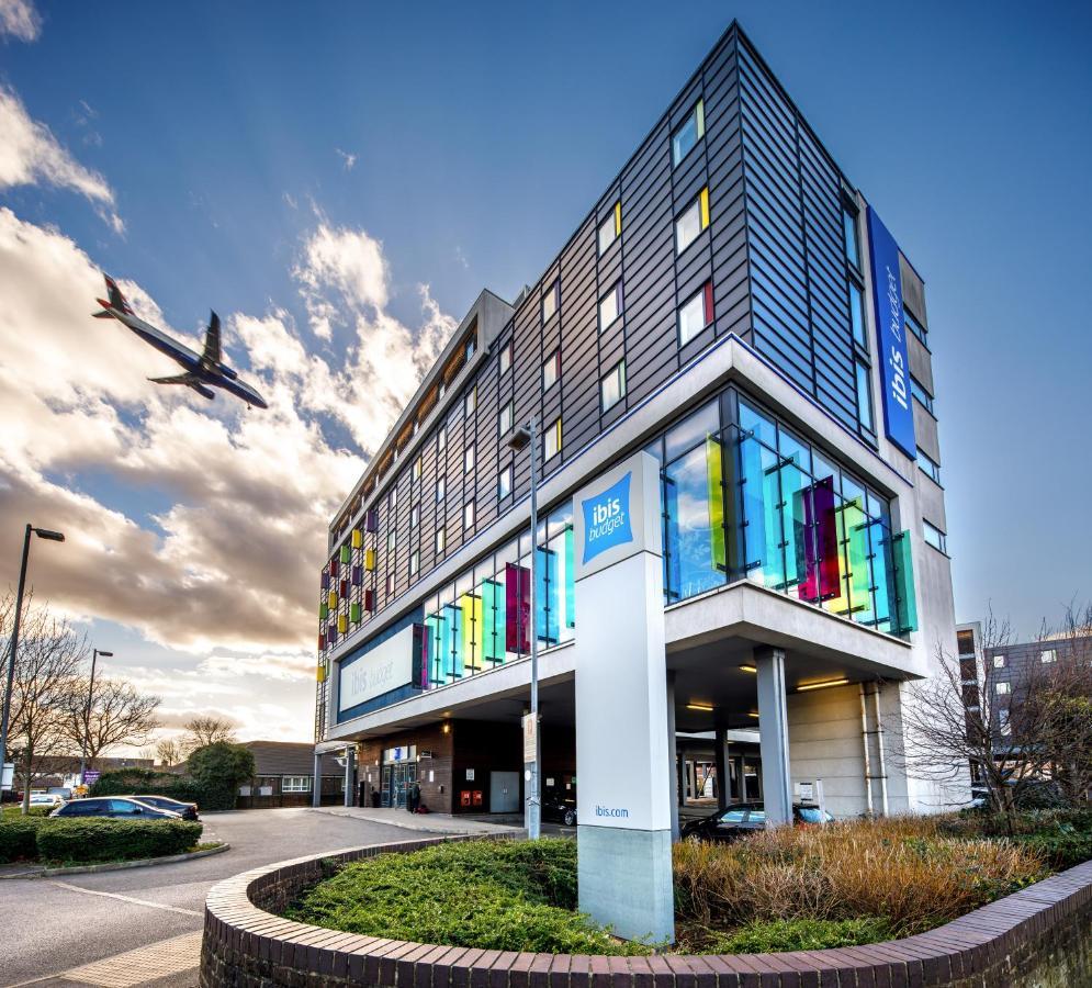 Ibis Budget London Heathrow Central Хаунслоу Екстериор снимка