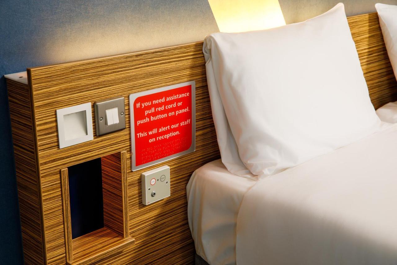 Ibis Budget London Heathrow Central Хаунслоу Екстериор снимка