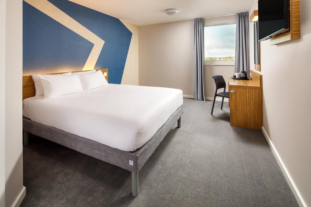 Ibis Budget London Heathrow Central Хаунслоу Екстериор снимка