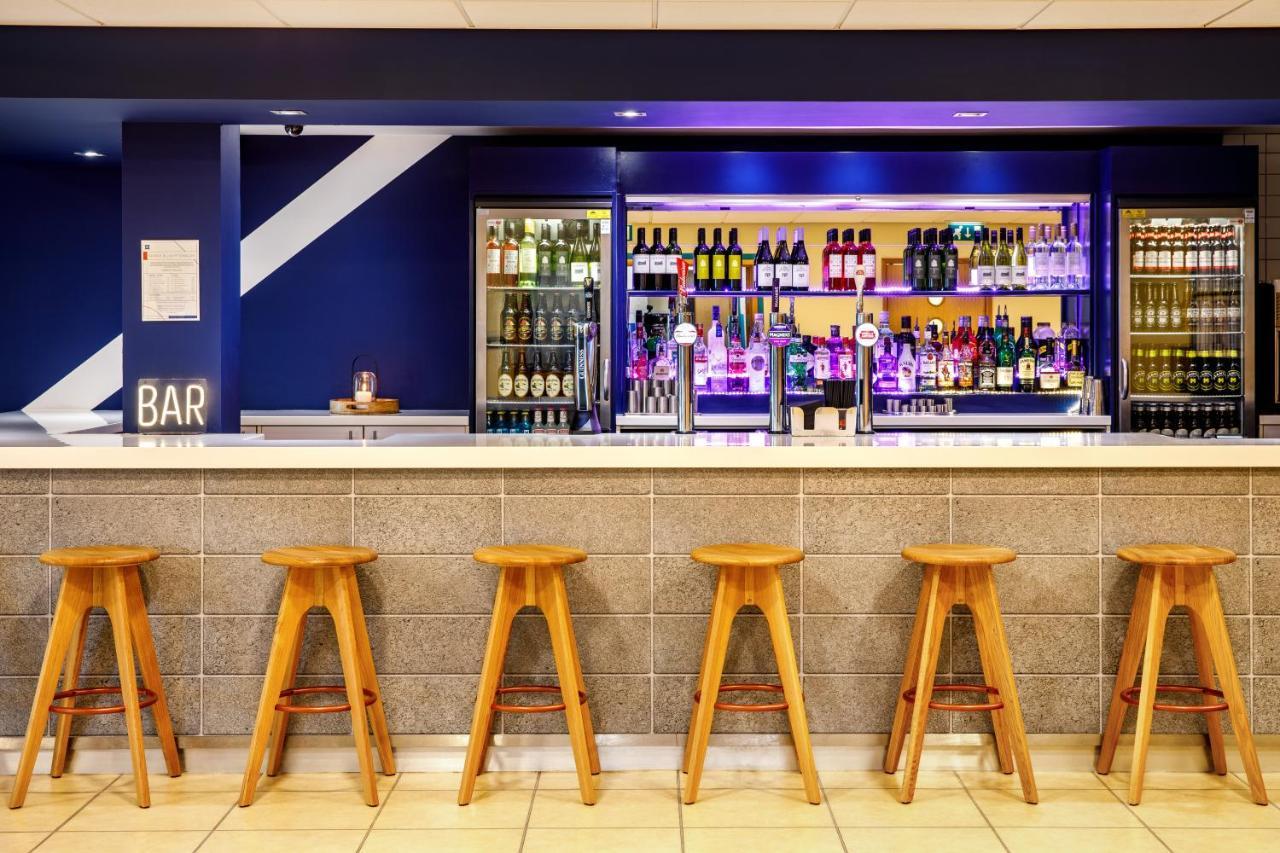 Ibis Budget London Heathrow Central Хаунслоу Екстериор снимка