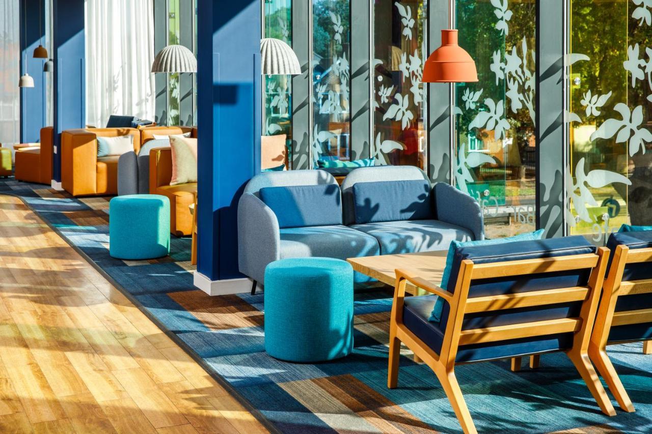 Ibis Budget London Heathrow Central Хаунслоу Екстериор снимка