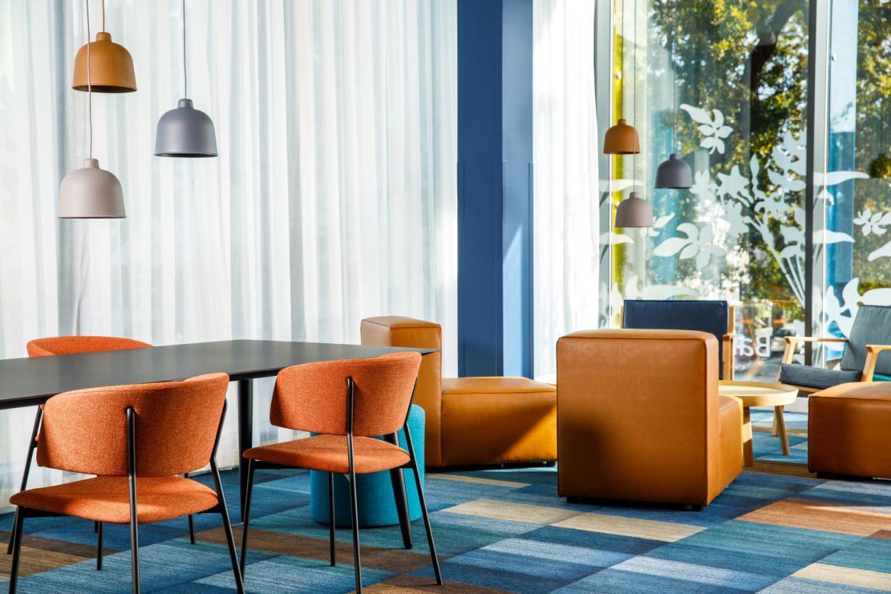 Ibis Budget London Heathrow Central Хаунслоу Екстериор снимка