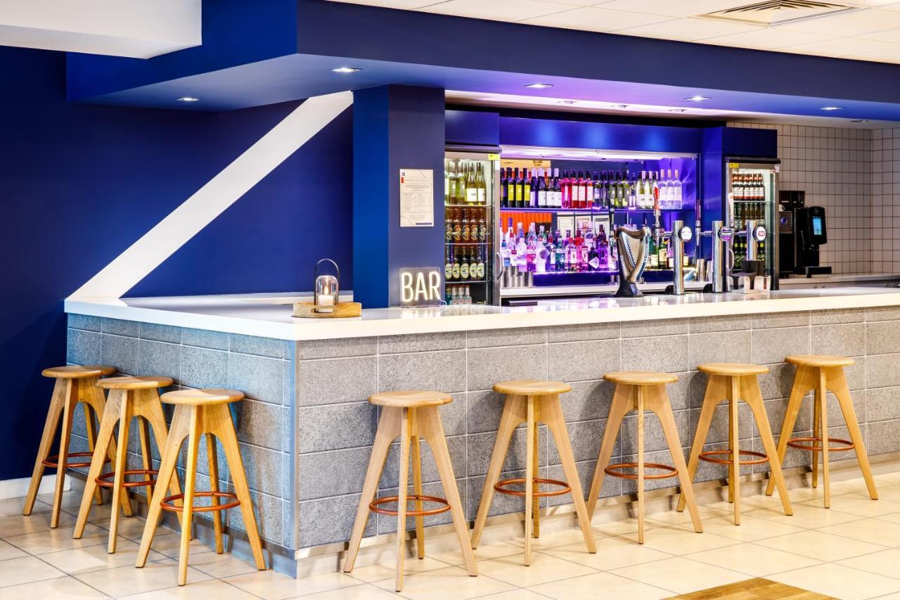 Ibis Budget London Heathrow Central Хаунслоу Екстериор снимка