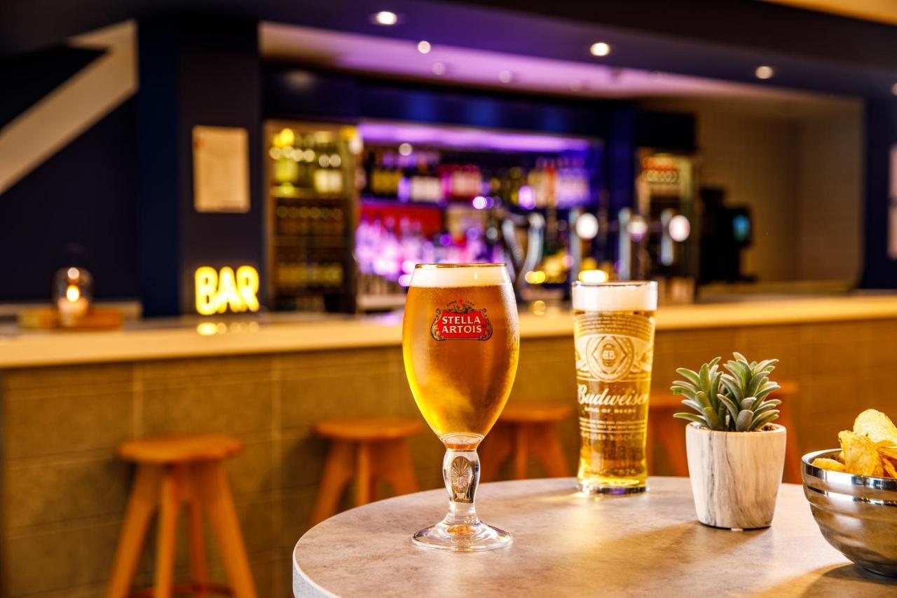 Ibis Budget London Heathrow Central Хаунслоу Екстериор снимка