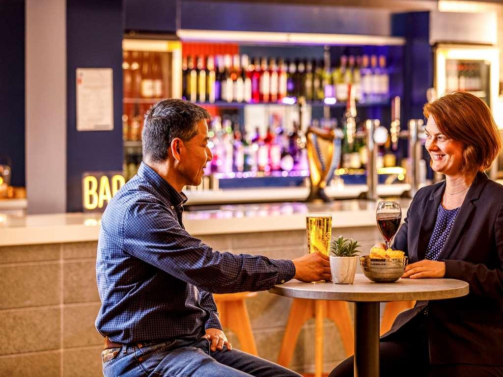 Ibis Budget London Heathrow Central Хаунслоу Ресторант снимка