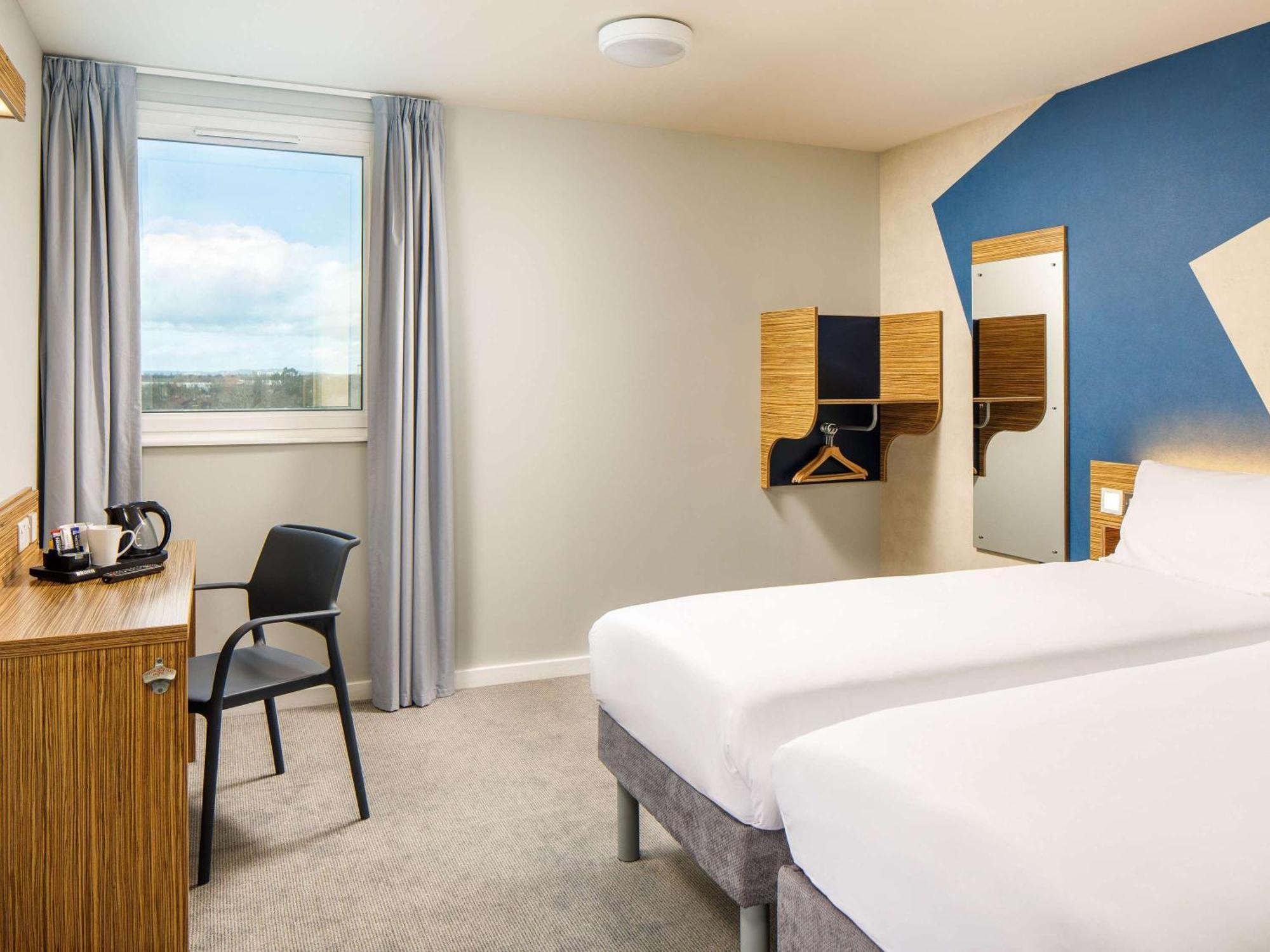 Ibis Budget London Heathrow Central Хаунслоу Екстериор снимка