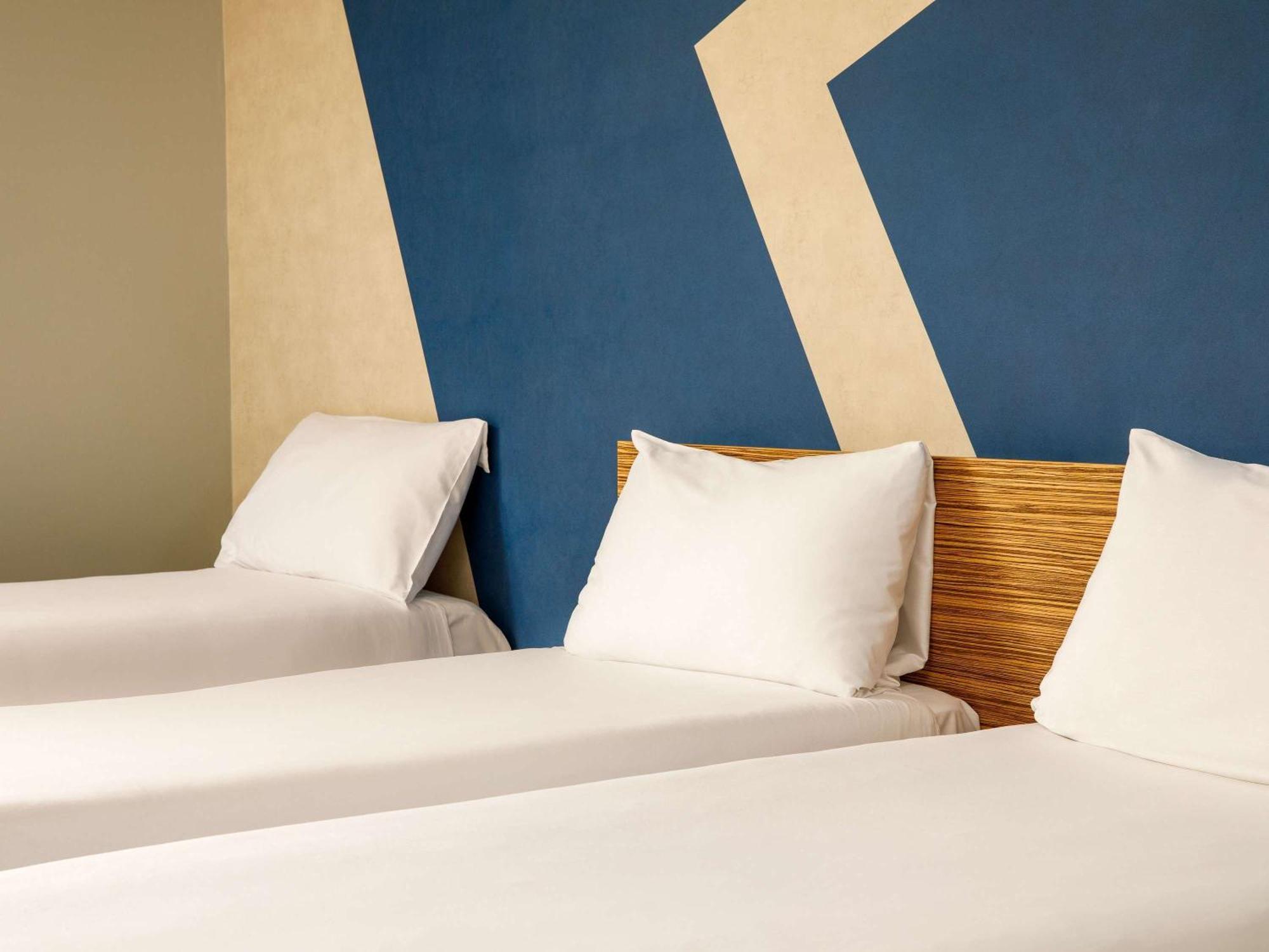 Ibis Budget London Heathrow Central Хаунслоу Екстериор снимка