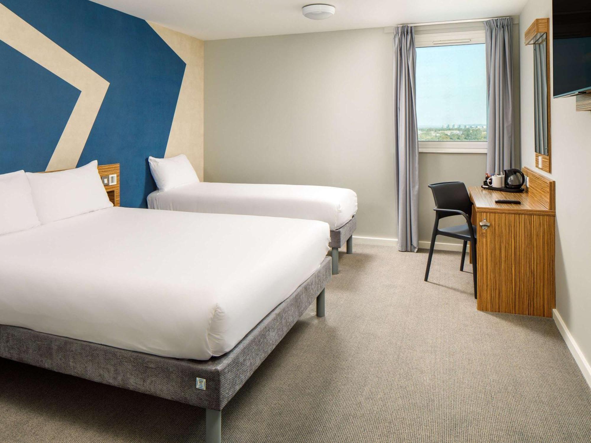 Ibis Budget London Heathrow Central Хаунслоу Екстериор снимка