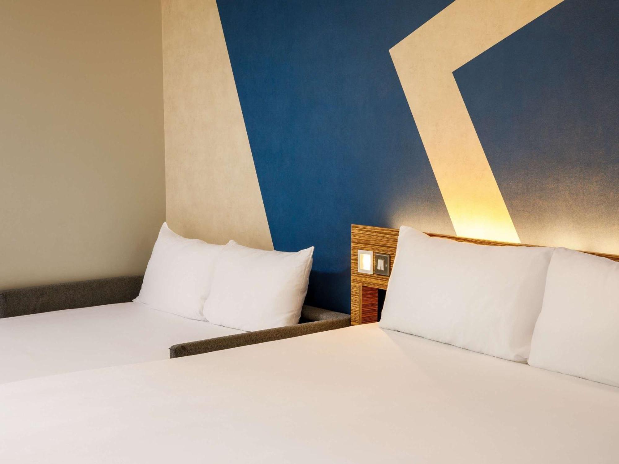 Ibis Budget London Heathrow Central Хаунслоу Екстериор снимка