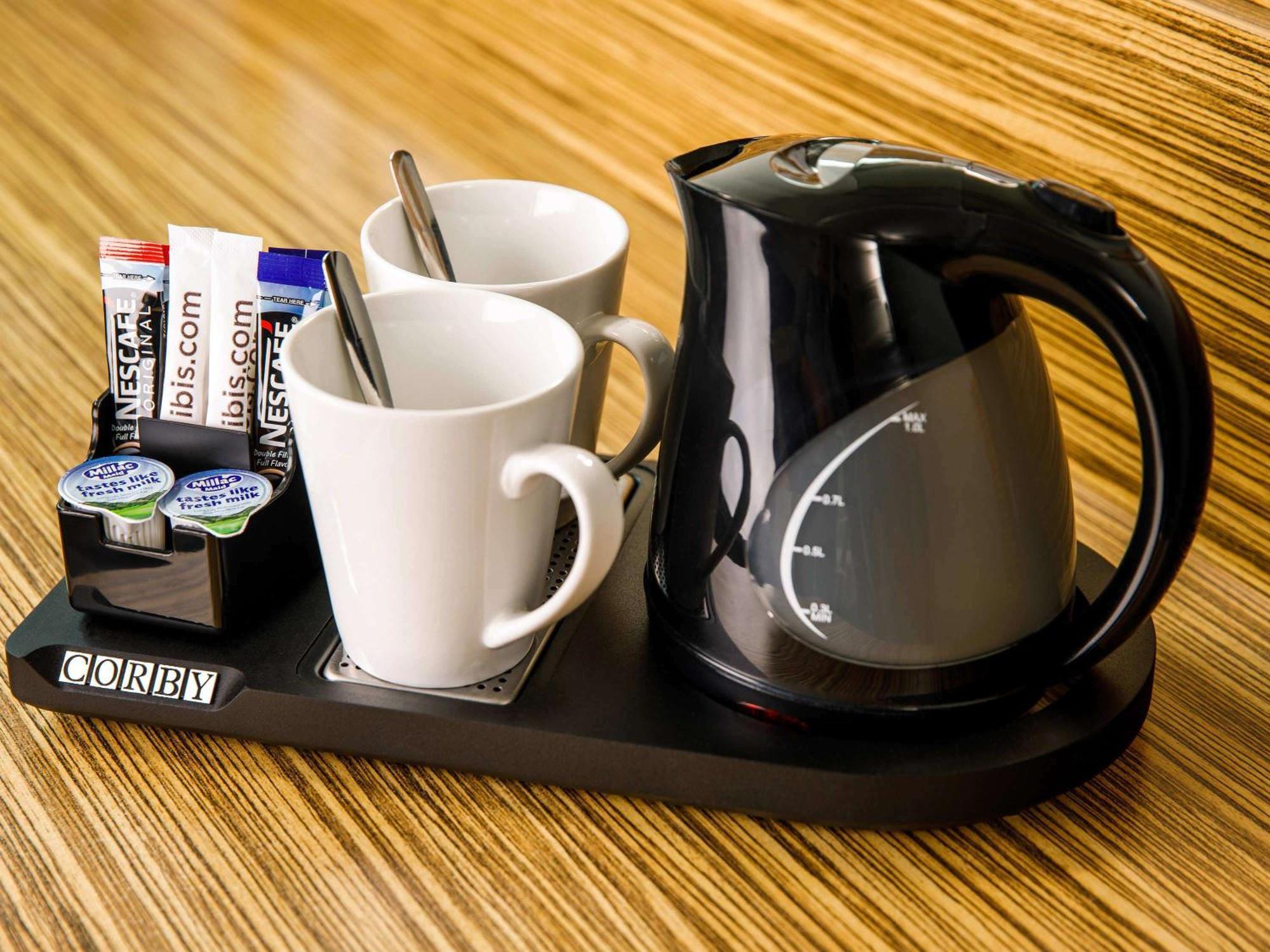 Ibis Budget London Heathrow Central Хаунслоу Екстериор снимка