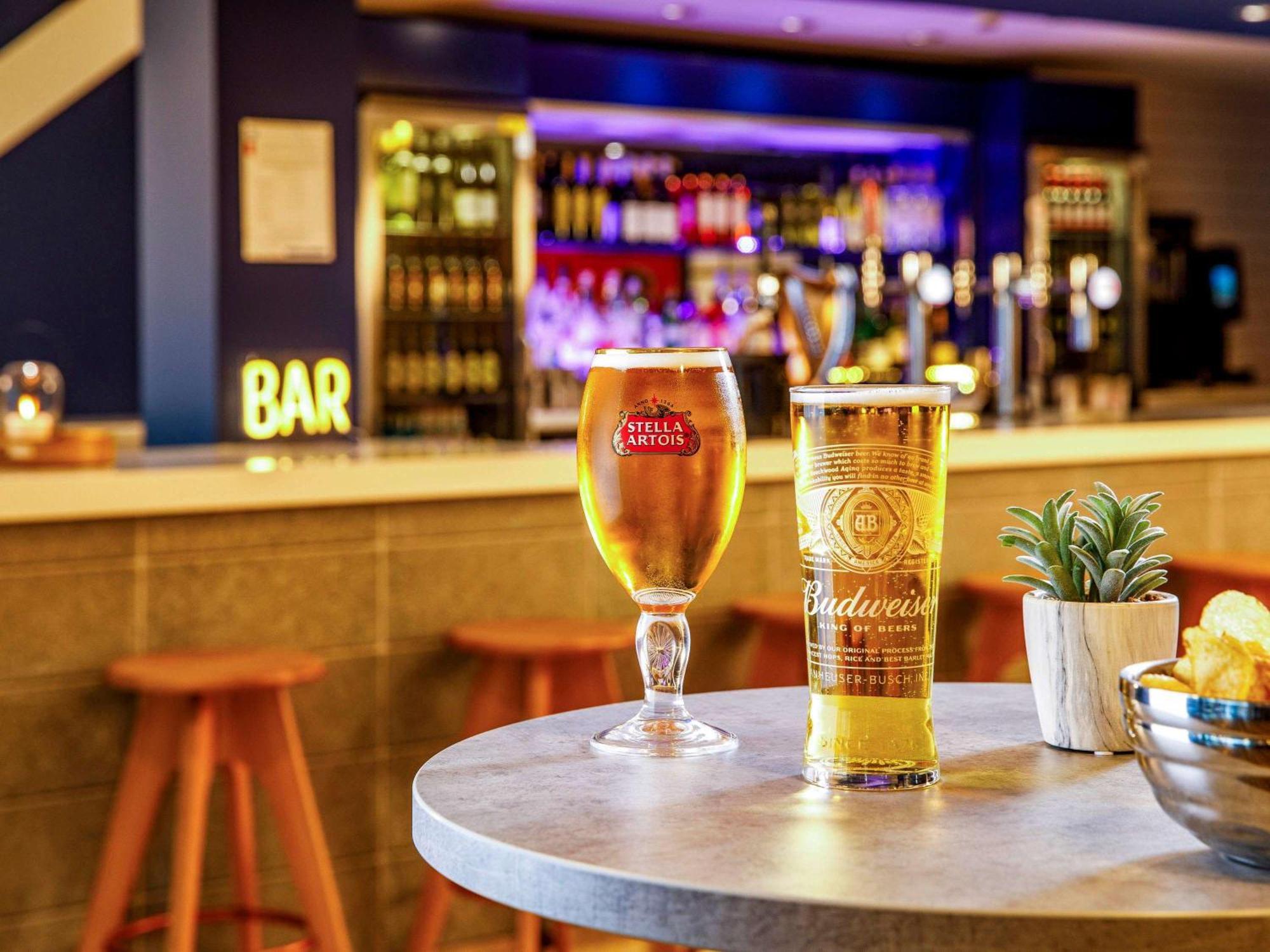 Ibis Budget London Heathrow Central Хаунслоу Екстериор снимка