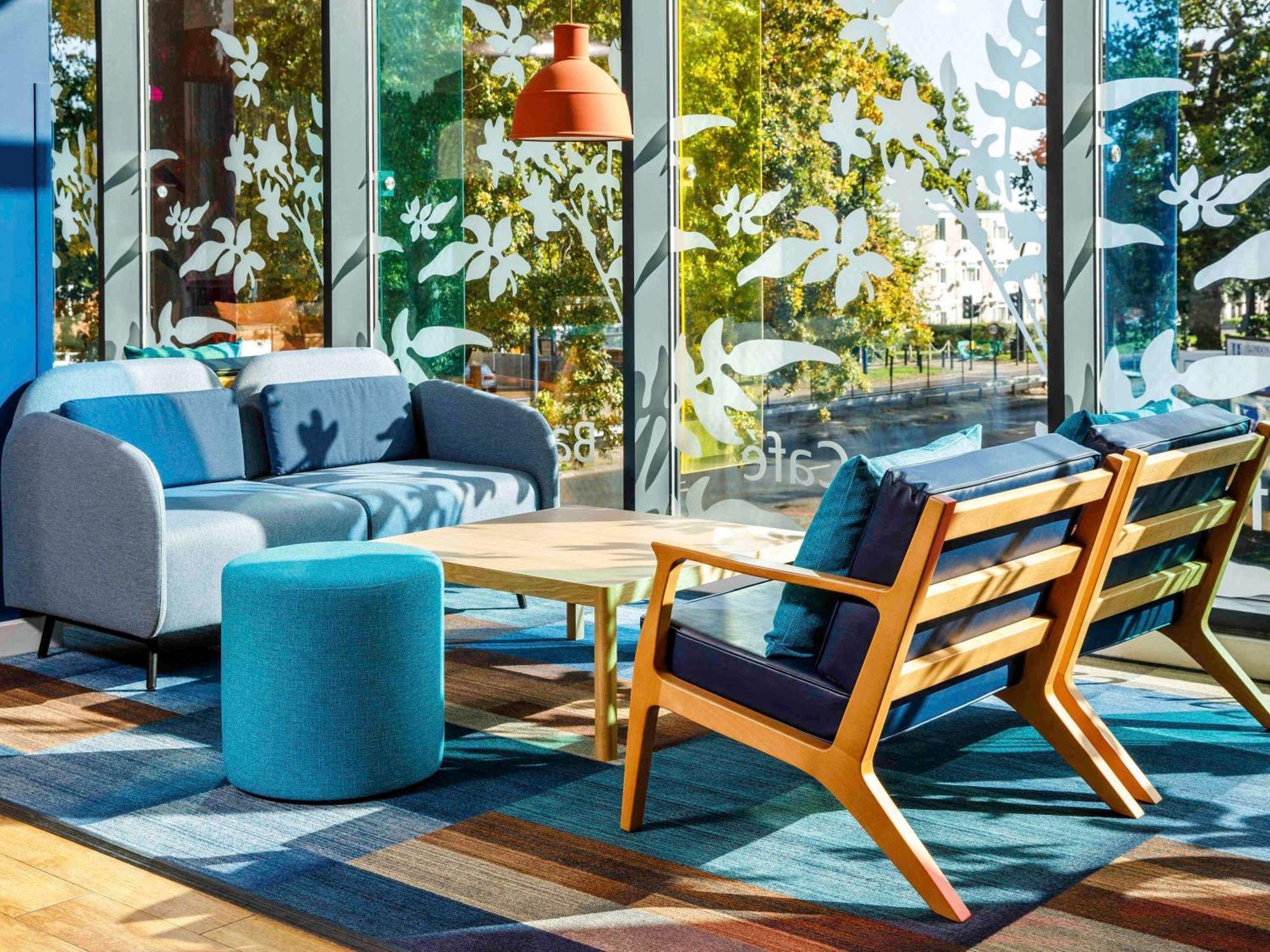 Ibis Budget London Heathrow Central Хаунслоу Екстериор снимка