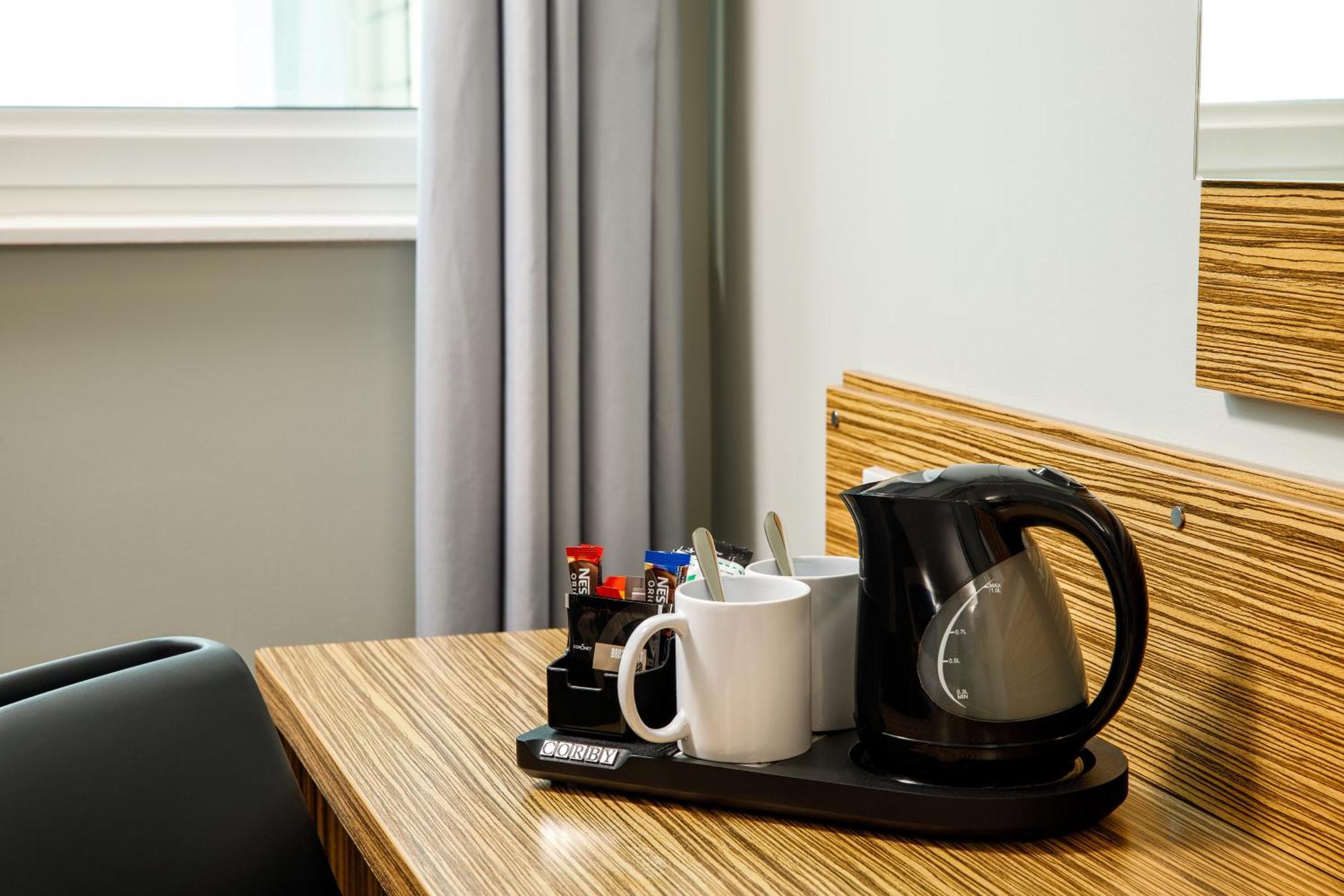 Ibis Budget London Heathrow Central Хаунслоу Екстериор снимка