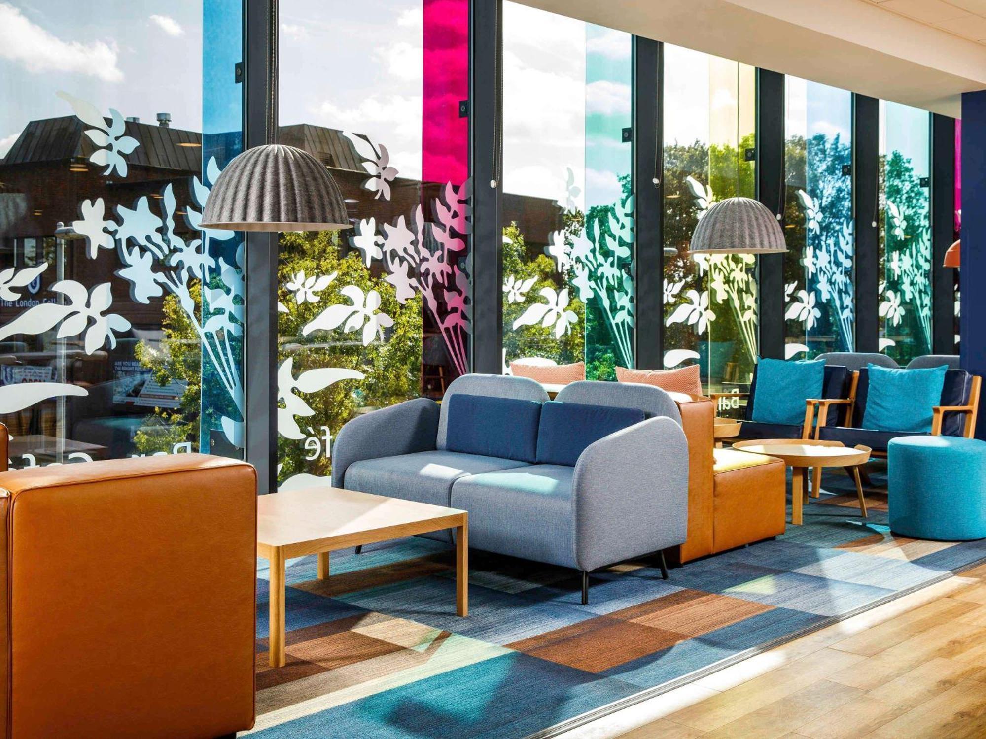 Ibis Budget London Heathrow Central Хаунслоу Екстериор снимка